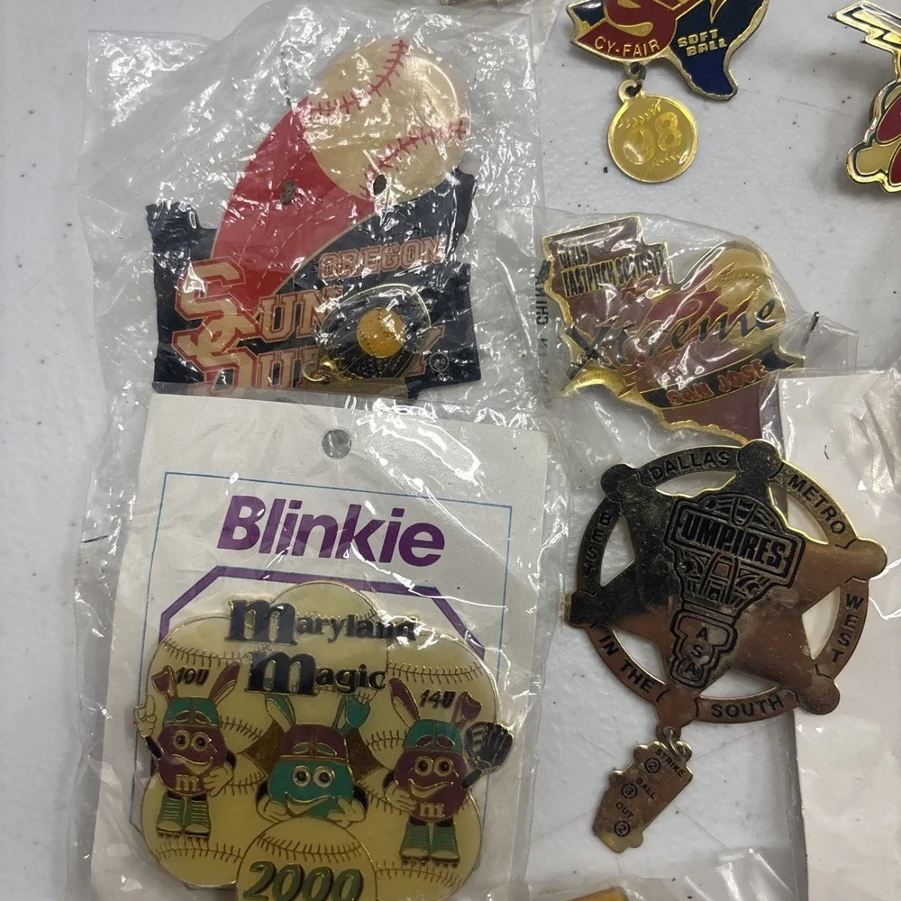 Vtg Lot of 51 Girls‎ Fast Pitch Softball Team Trading Fastpitch Pinback Pins